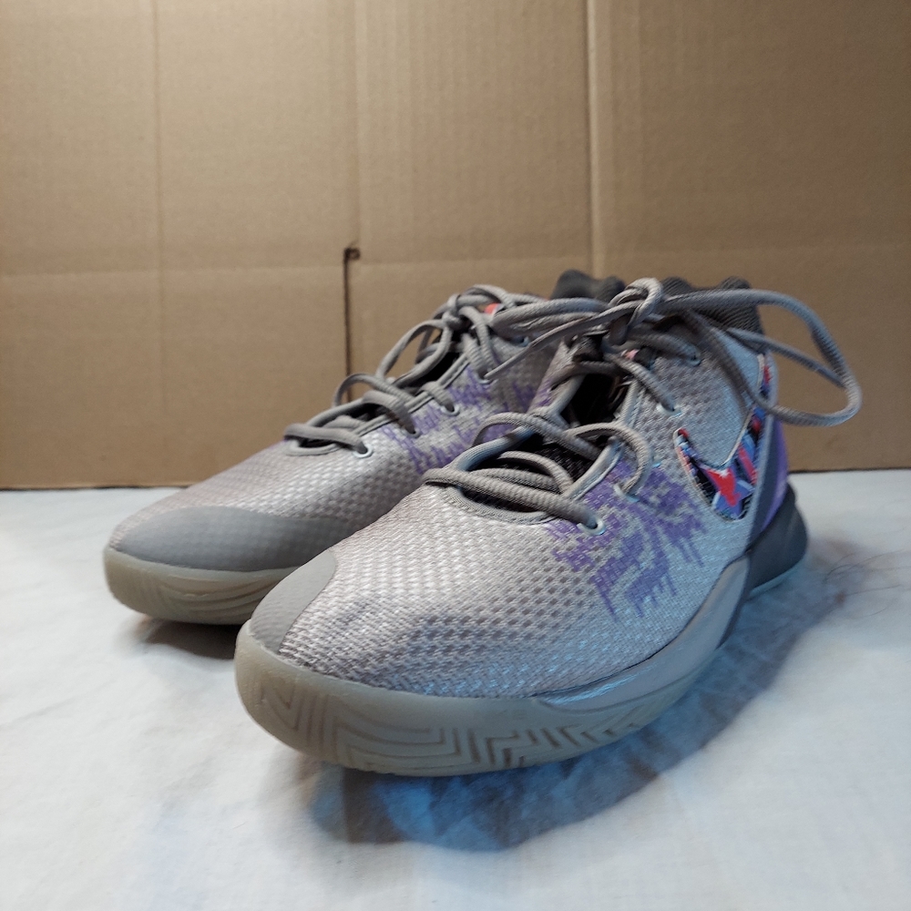 Nike Boys Kyrie Flytrap II AQ3412-003 Gray Basketball Shoes Sneakers